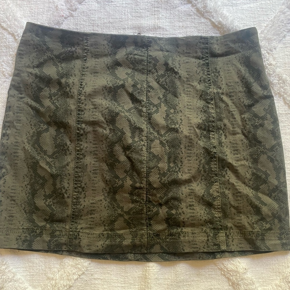 Mini skirt Size 15 ( juniors I’m pretty sure )